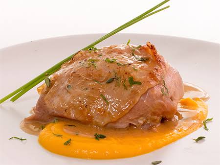 Pavo asado con puré de batata cremoso