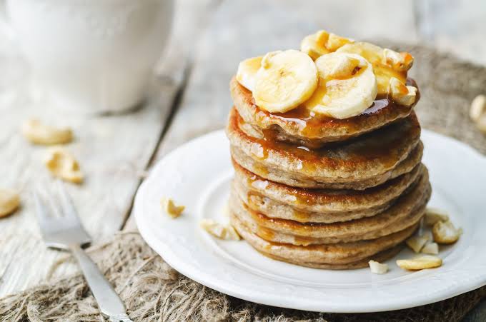 Tortitas proteicas esponjosas de plátano y claras