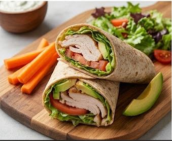 Wrap de pavo con hummus y verduras frescas